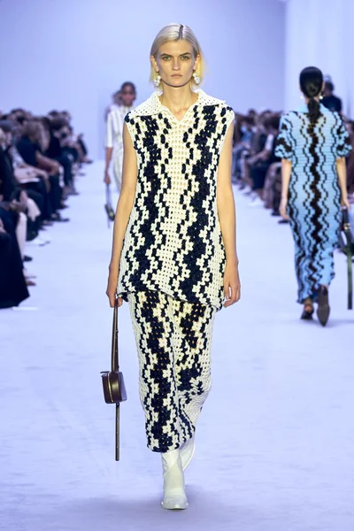 Look 37